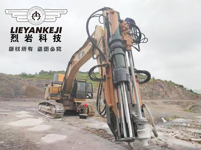 機(jī)載式巖石鉆孔劈裂一體機(jī)